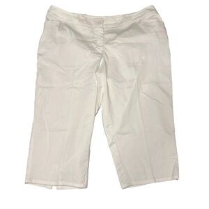 Avenue‎ White Capri. Preowned in excellent condition, size 22.